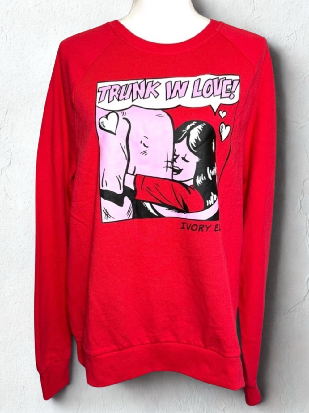 NWT Ivory Ella Red 'Trunk in Love' Crewneck Sweatshirt Unisex Women Size Medium